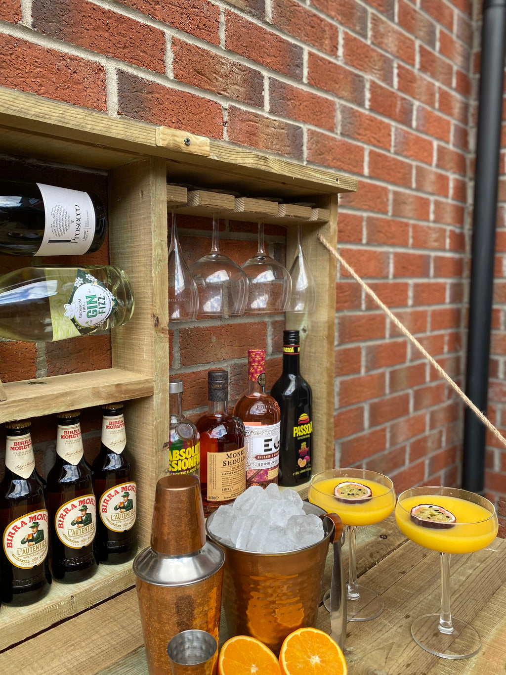 Garden Bar – Wall Mounted Outdoor Bar